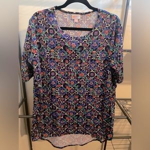 Gently Used Size Small LulaRoe Irma Short Sleeve Tunic Top